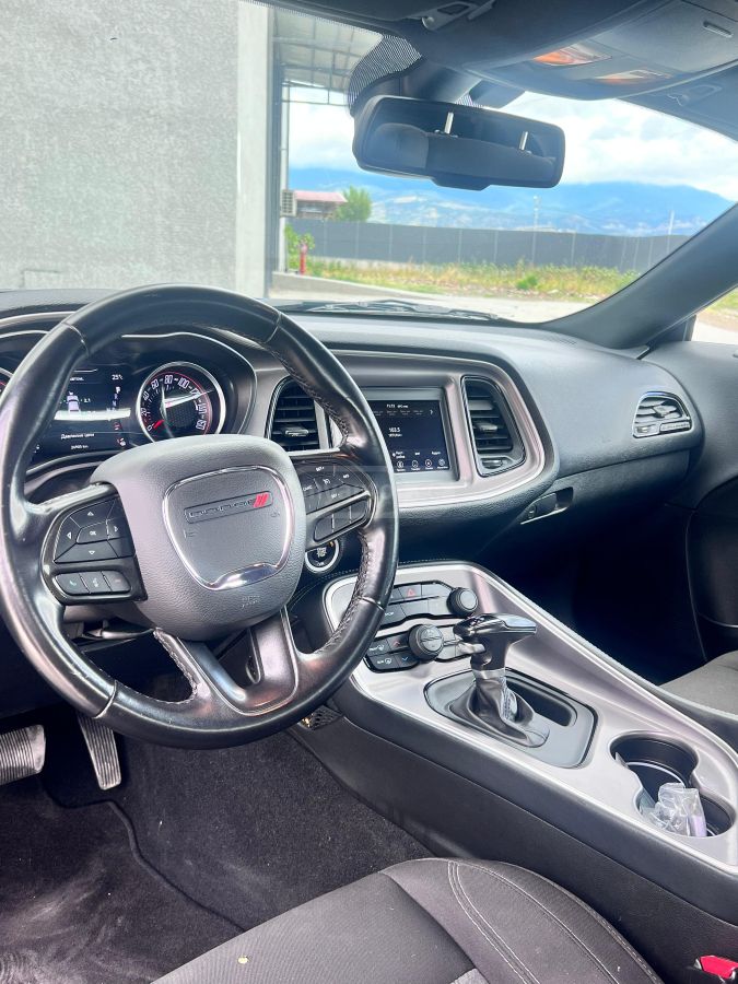 Dodge Challenger - фото 7