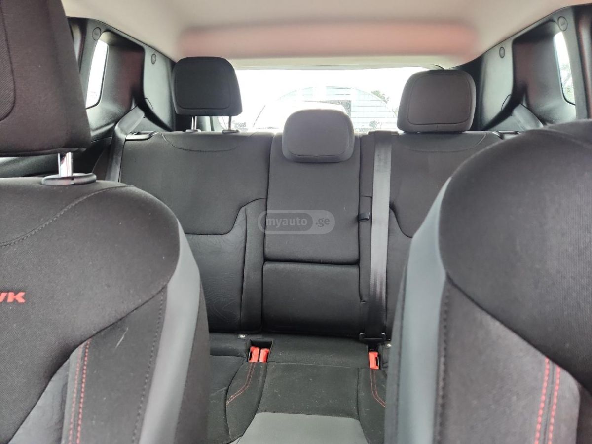 Jeep Renegade - фото 10