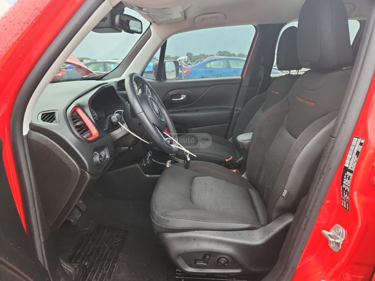 Jeep Renegade - фото 7