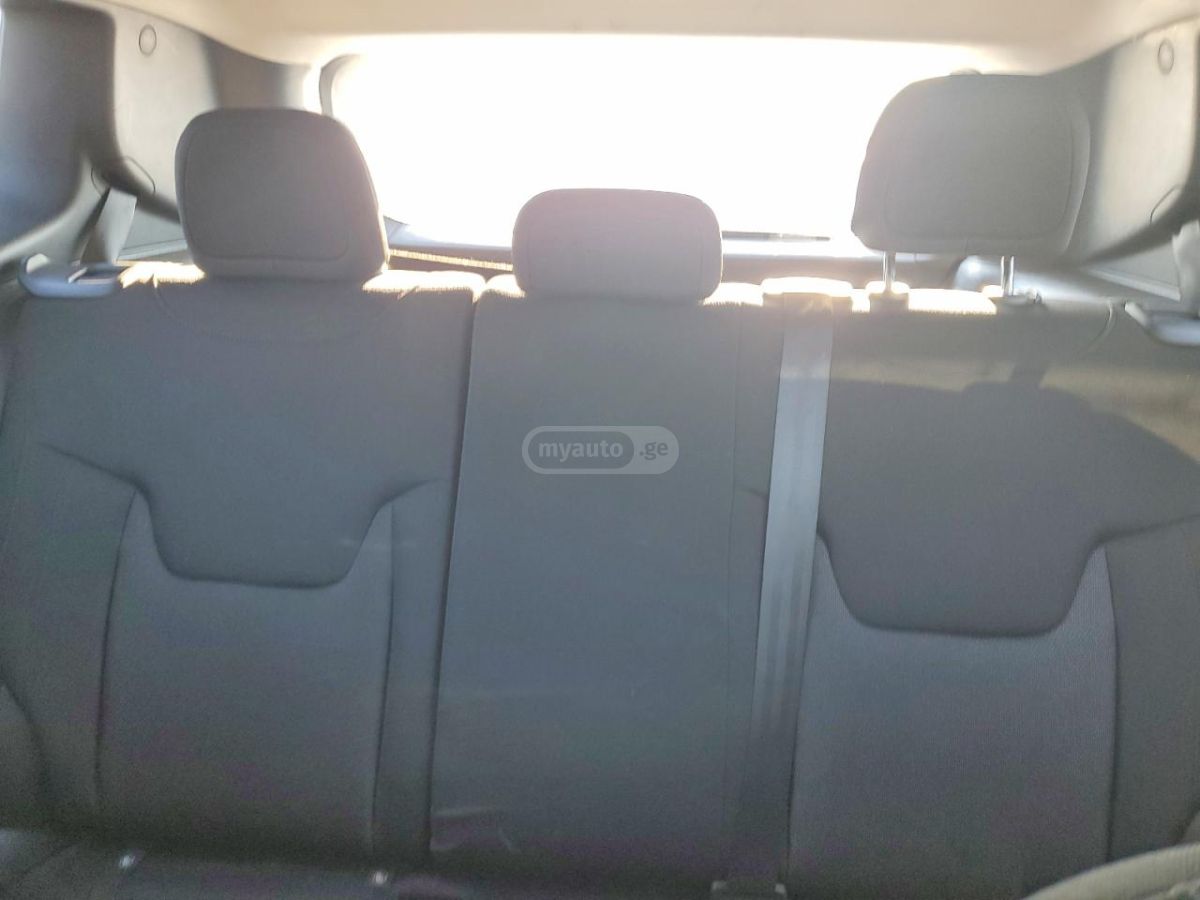 Jeep Renegade - фото 10