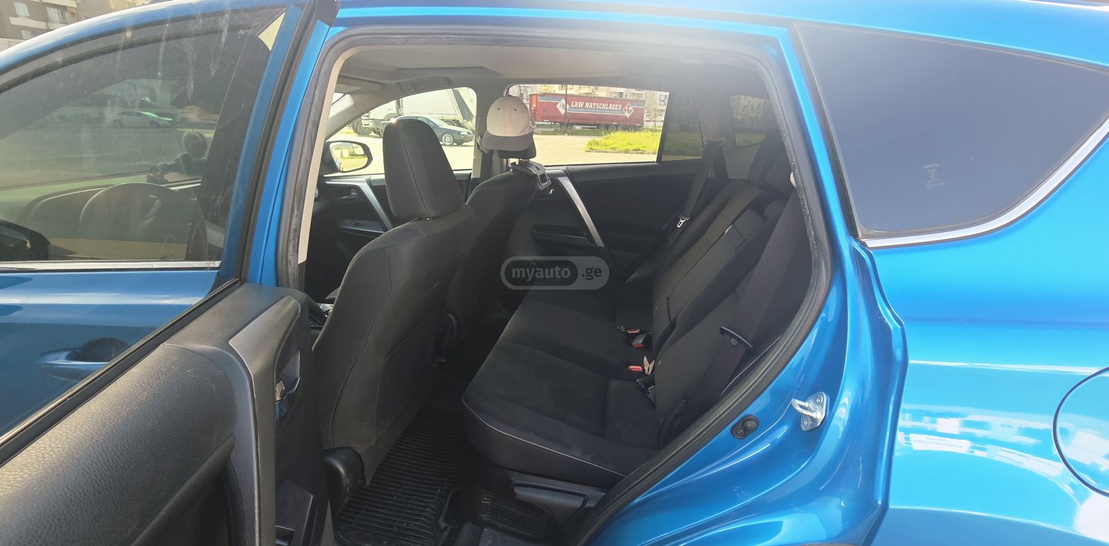 Toyota RAV 4 - фото 4