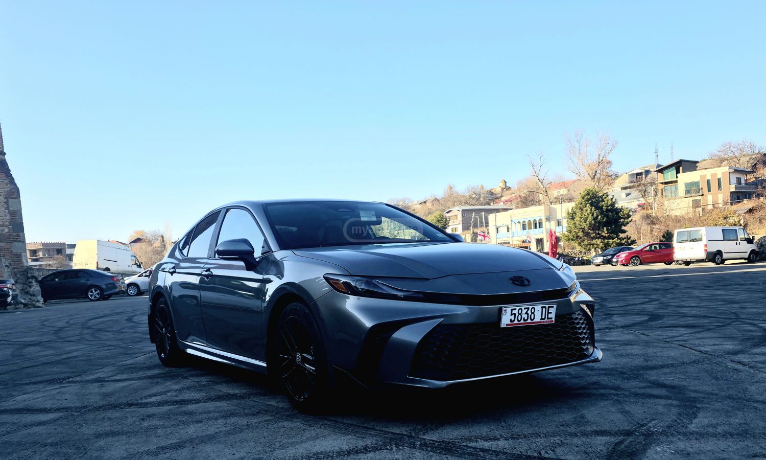 Toyota Camry - фото 1