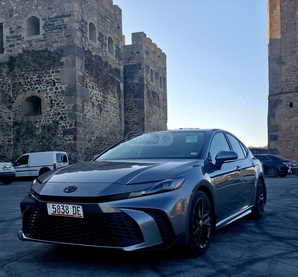 Toyota Camry - фото 2