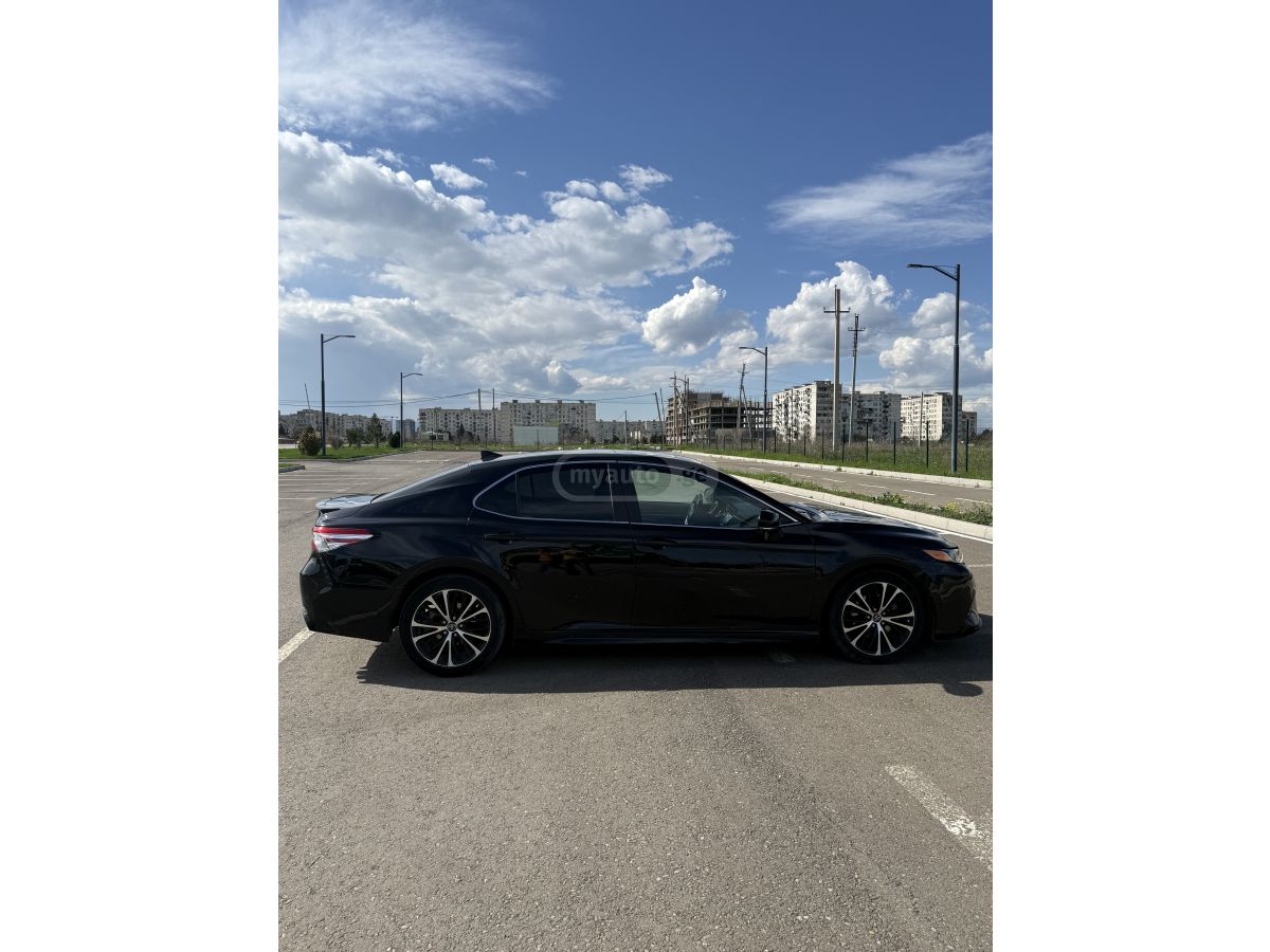 Toyota Camry - фото 2