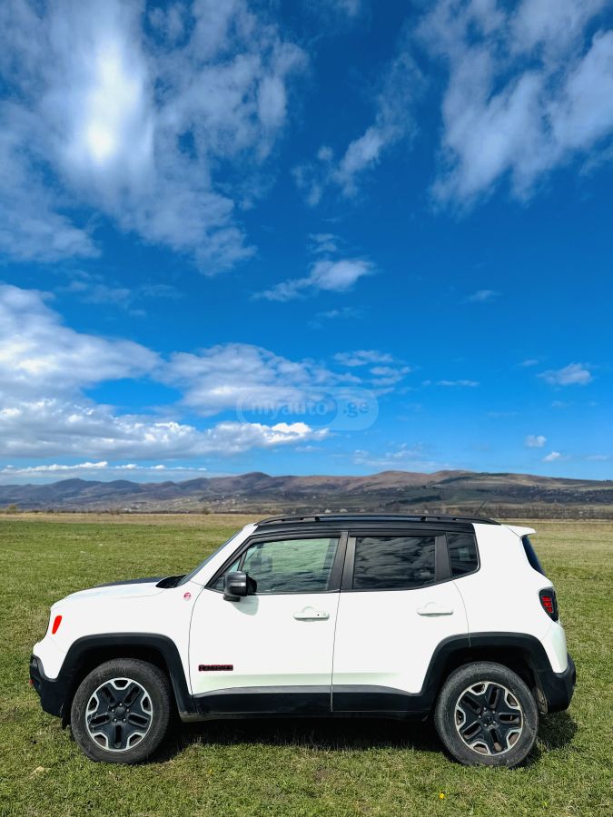 Jeep Renegade - фото 1
