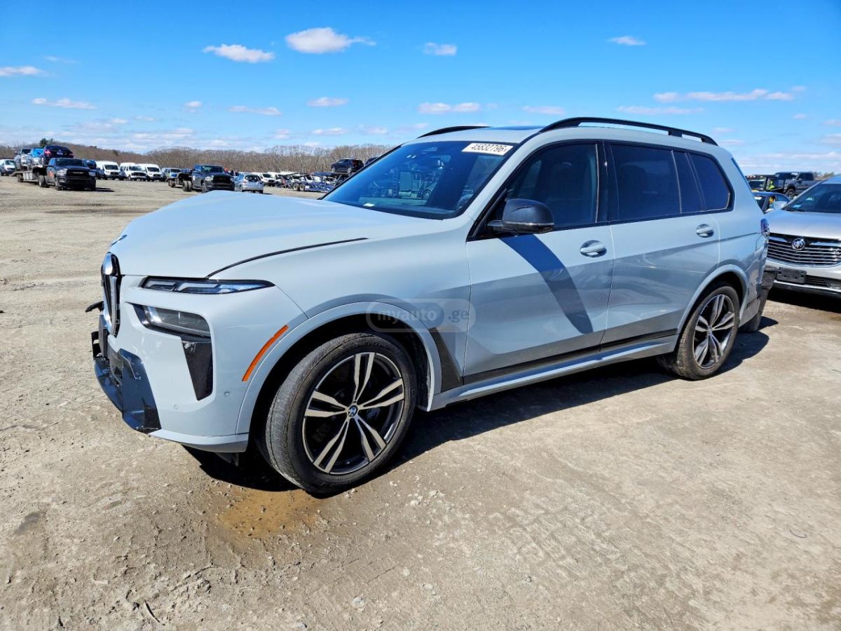 BMW X7 - фото 1
