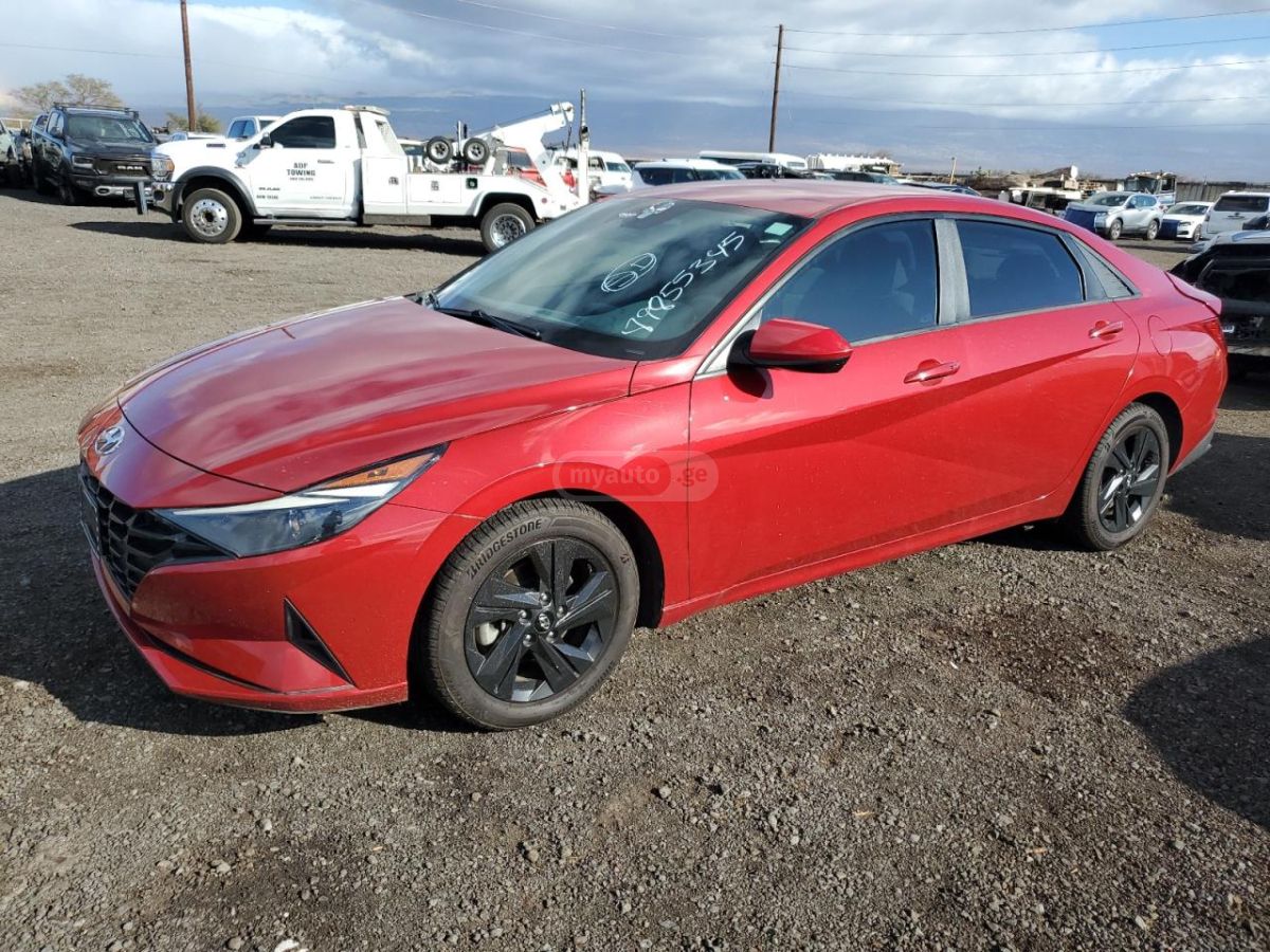 Hyundai Elantra - фото 1