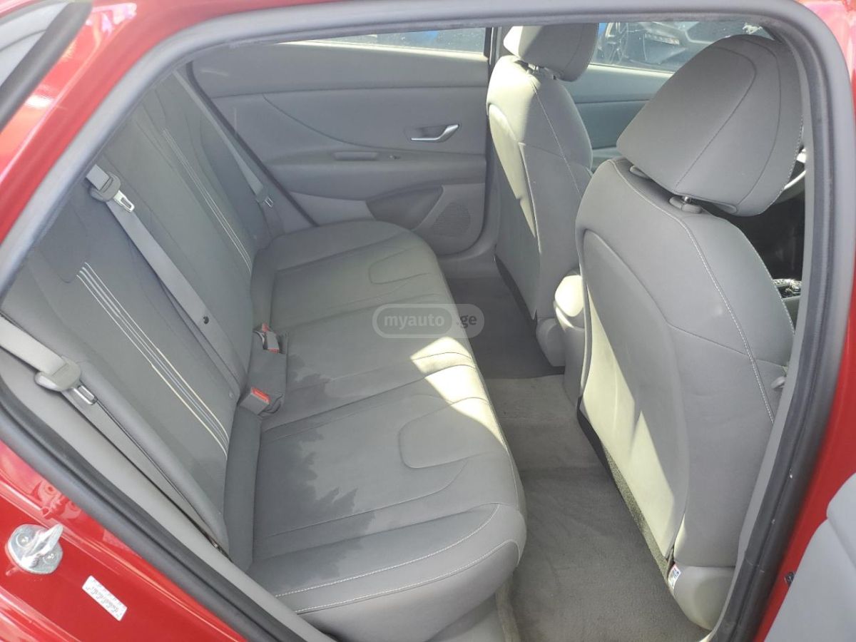 Hyundai Elantra - фото 10