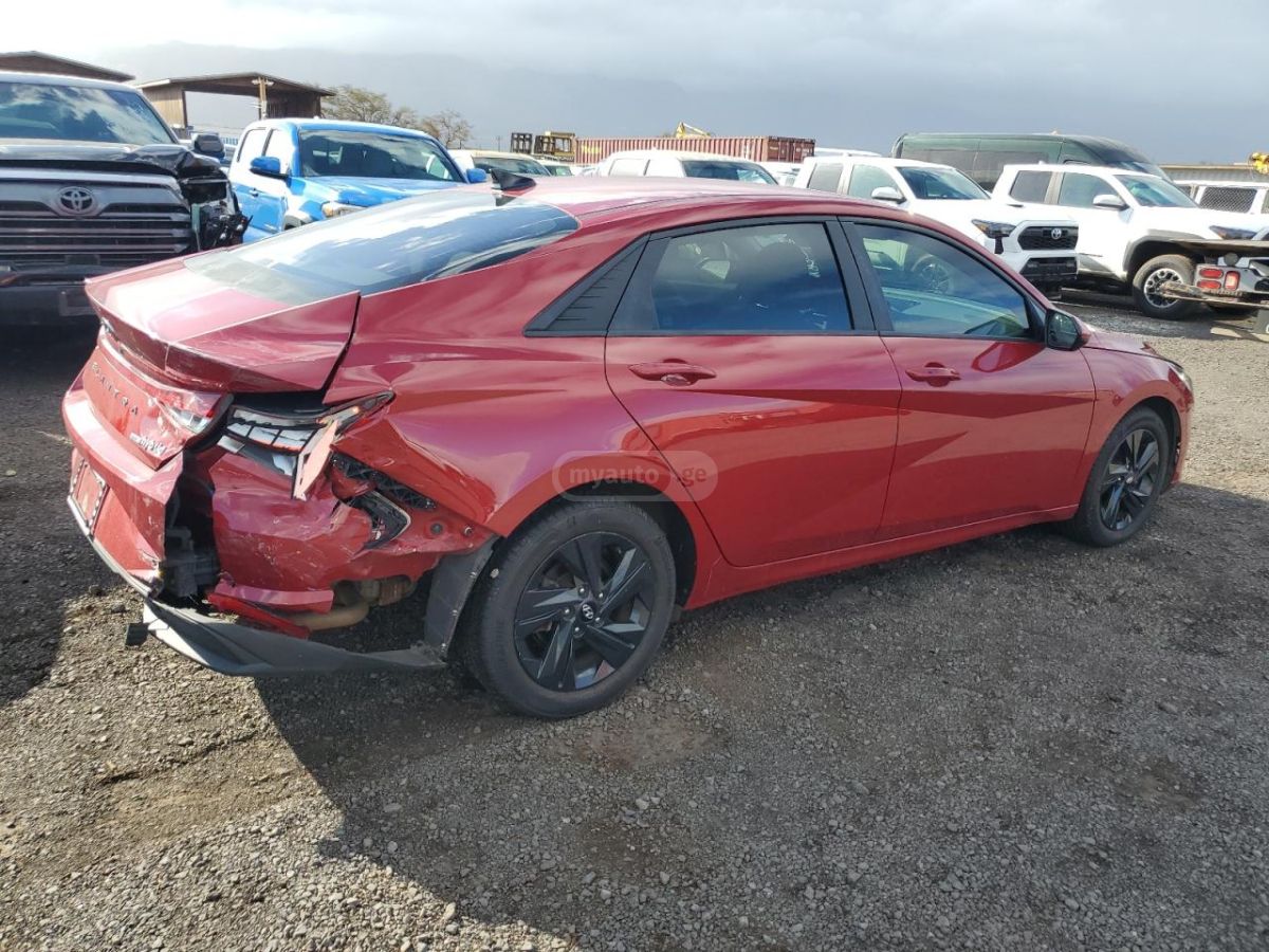 Hyundai Elantra - фото 3