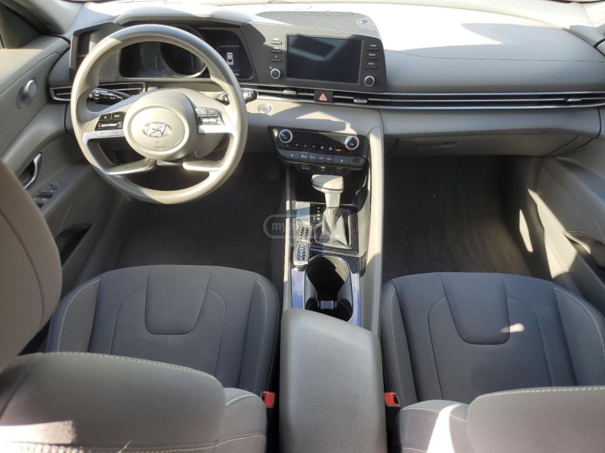 Hyundai Elantra - фото 8