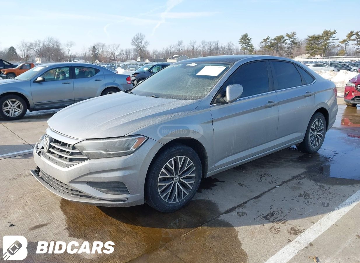 Volkswagen Jetta - фото 1