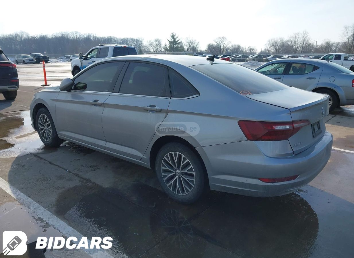 Volkswagen Jetta - фото 2