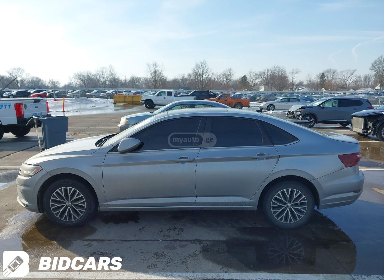 Volkswagen Jetta - фото 4