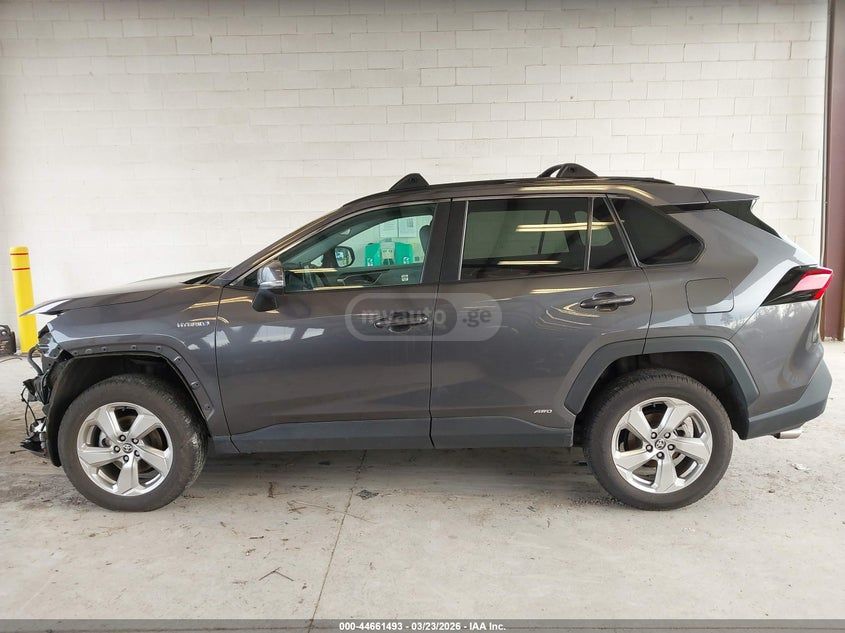 Toyota RAV 4 - фото 1