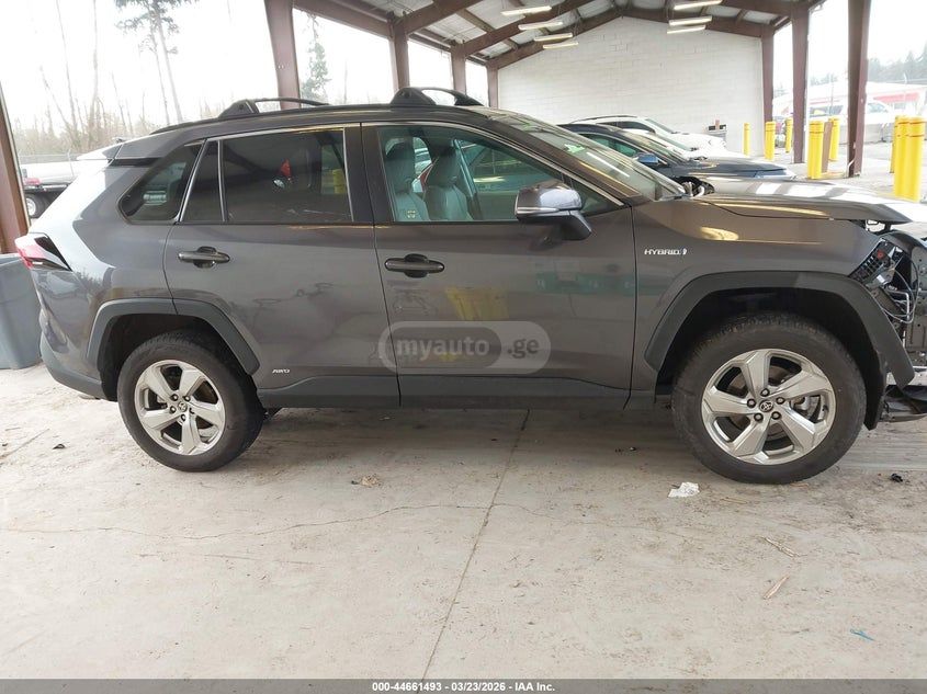 Toyota RAV 4 - фото 12