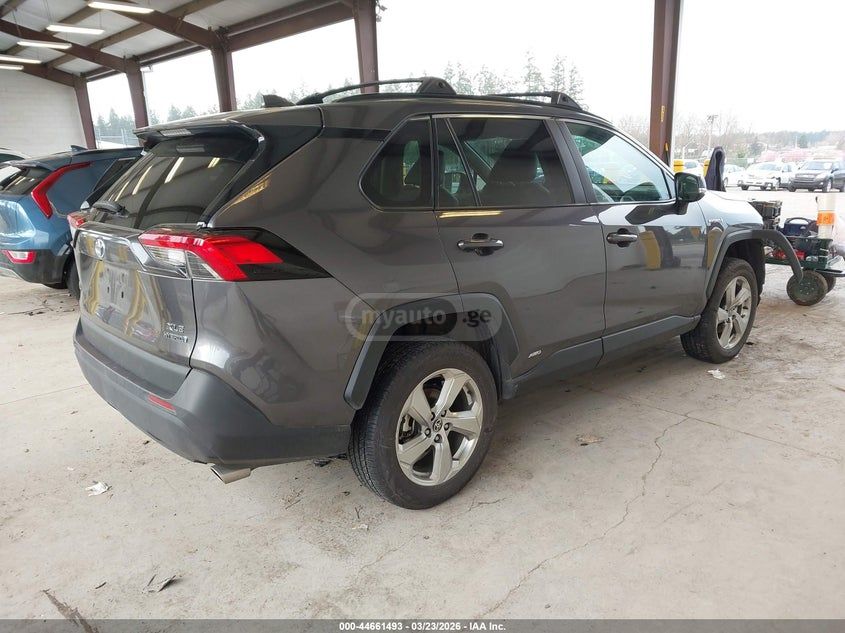 Toyota RAV 4 - фото 4