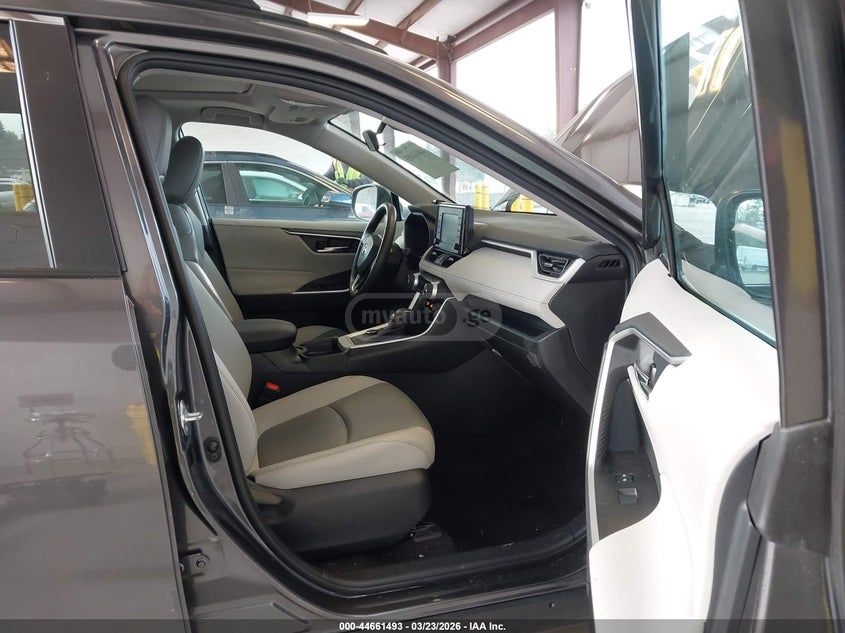 Toyota RAV 4 - фото 5