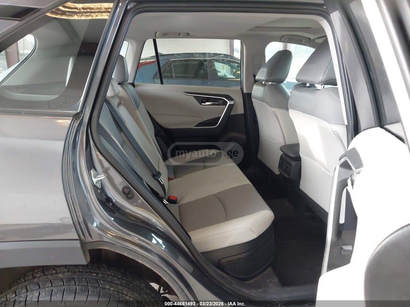 Toyota RAV 4 - фото 8