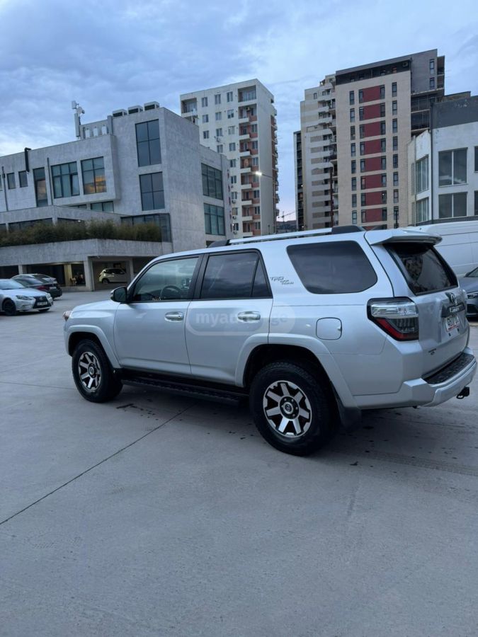 Toyota 4 Runner - фото 10