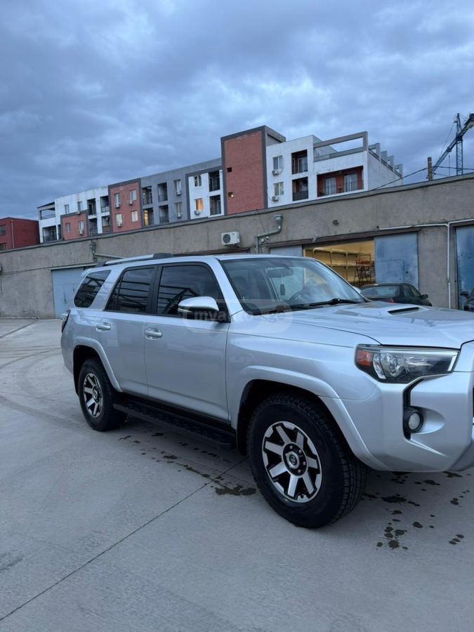 Toyota 4 Runner - фото 11
