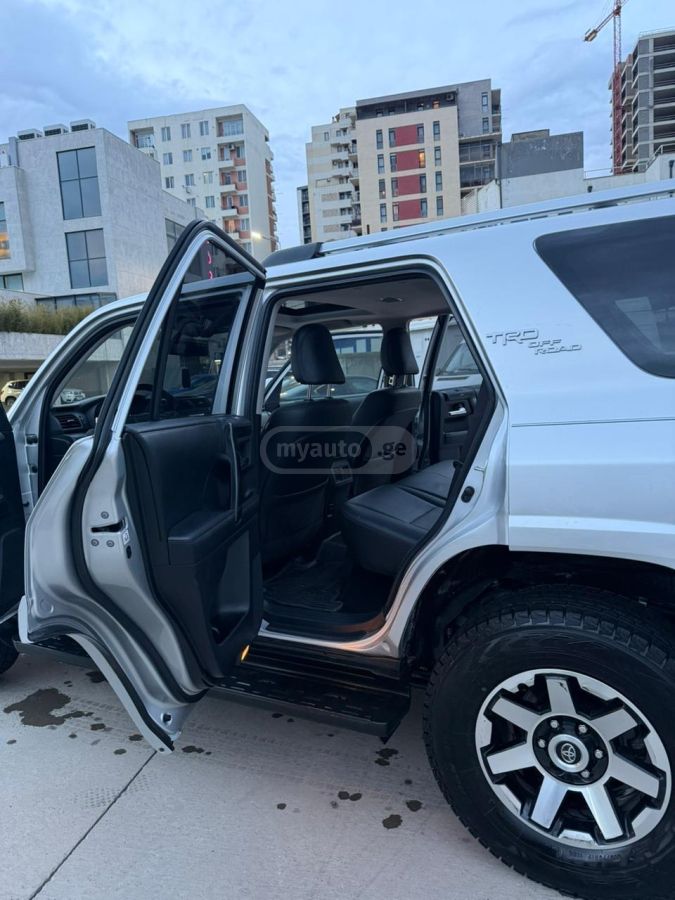 Toyota 4 Runner - фото 12