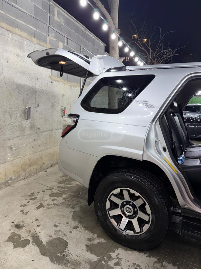 Toyota 4 Runner - фото 5