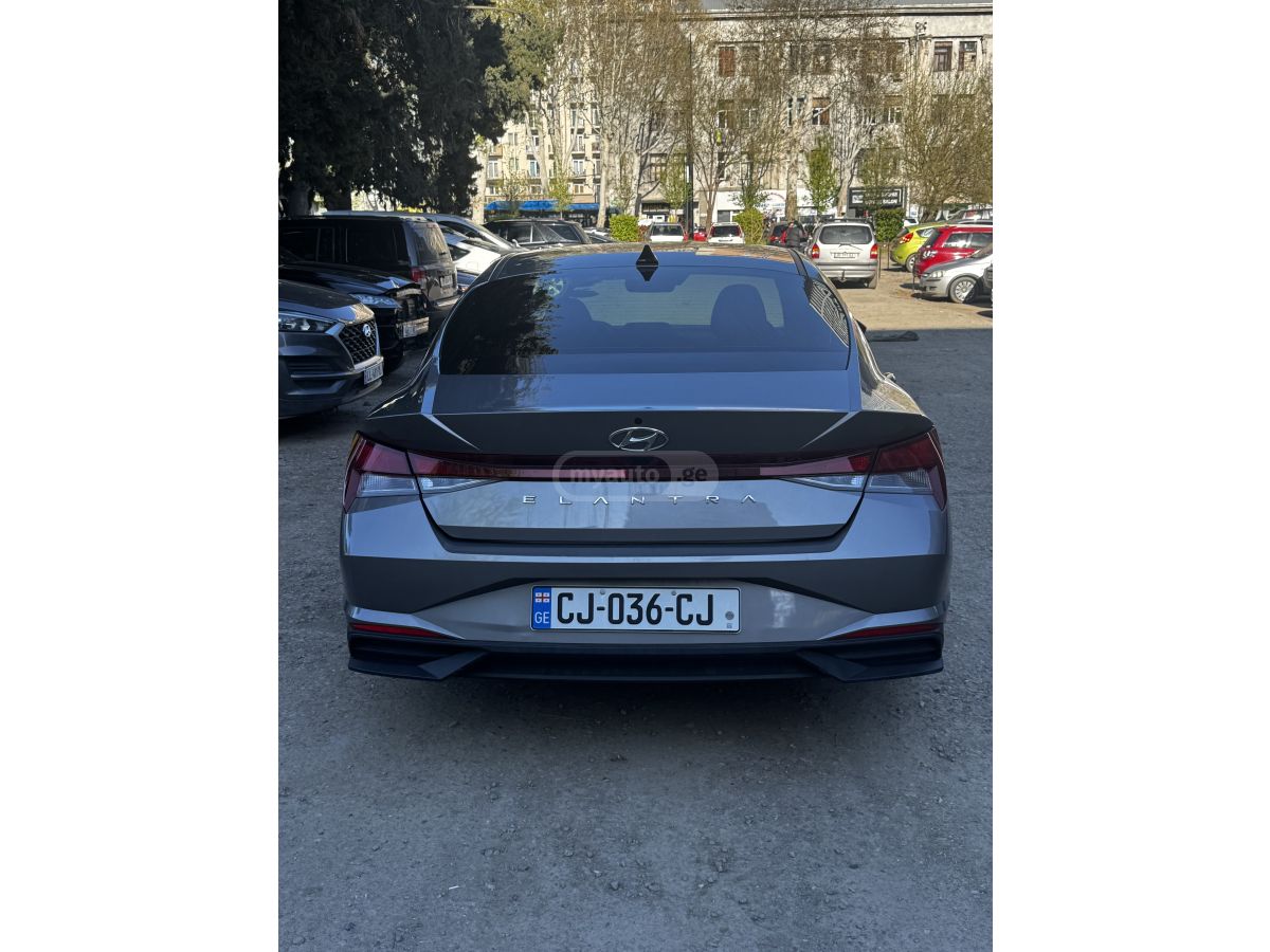 Hyundai Elantra - фото 3