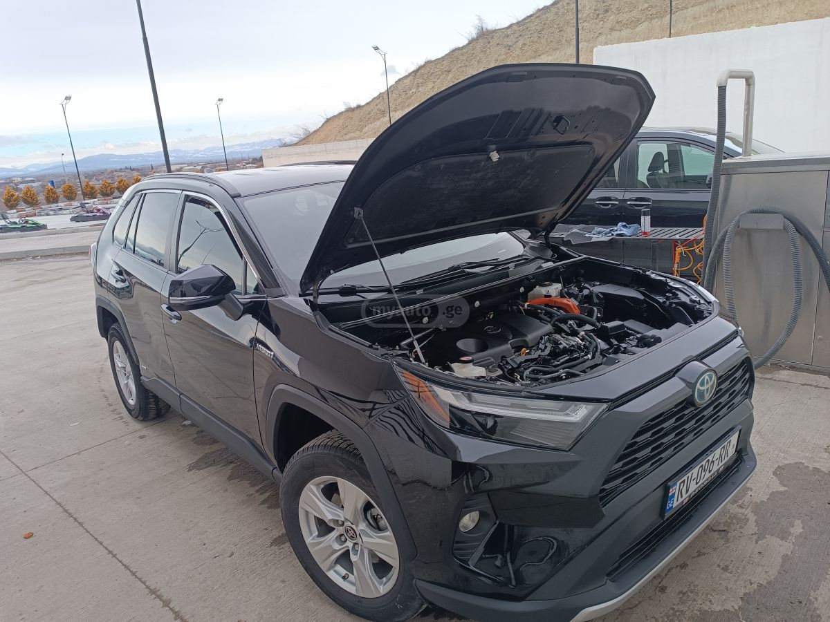 Toyota RAV 4 - фото 1