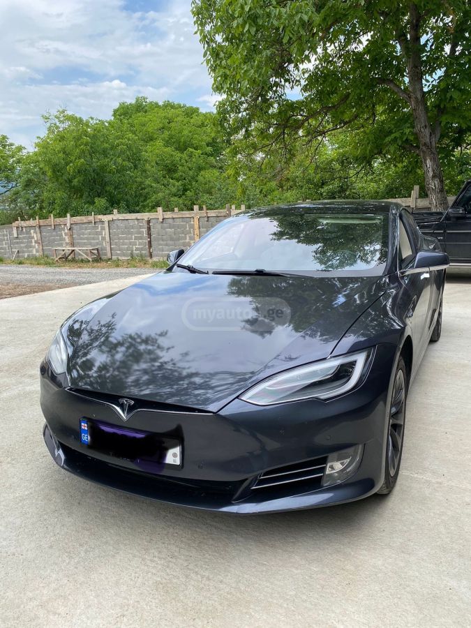Tesla Model S - фото 1
