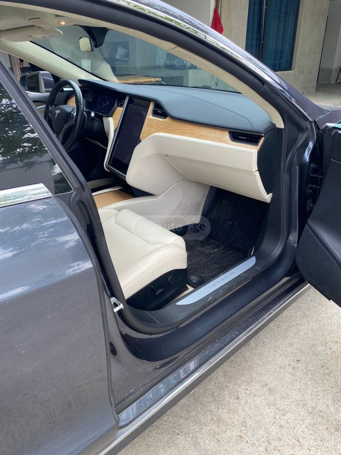 Tesla Model S - фото 4