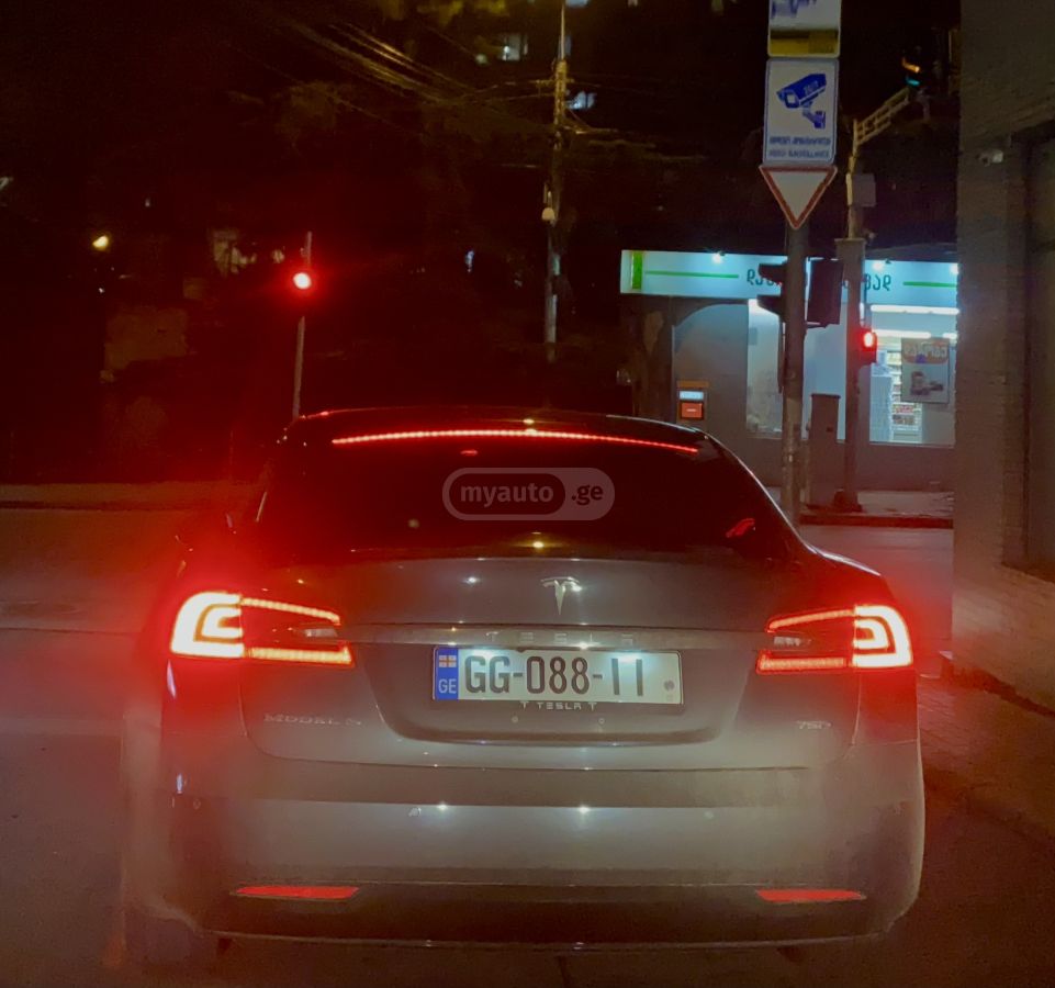Tesla Model S - фото 5