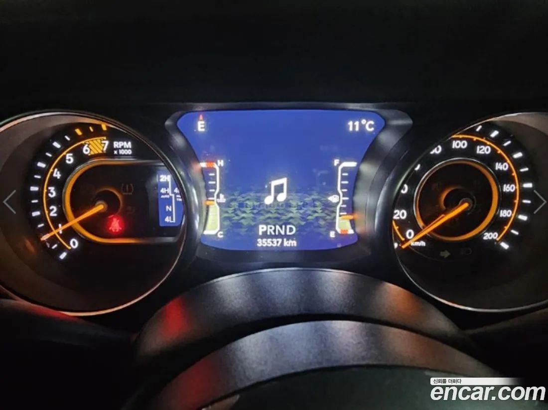 Jeep Wrangler - фото 6