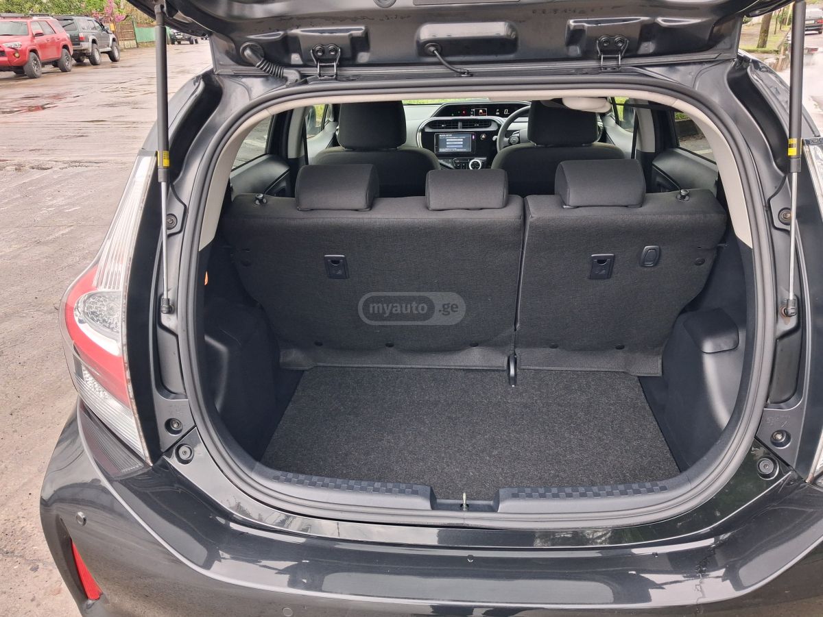 Toyota Aqua - фото 12