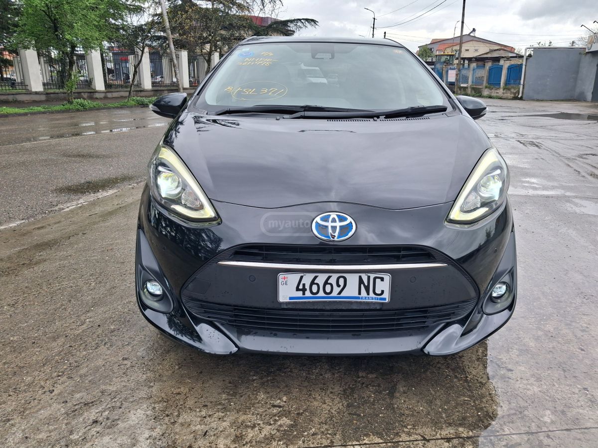 Toyota Aqua - фото 5