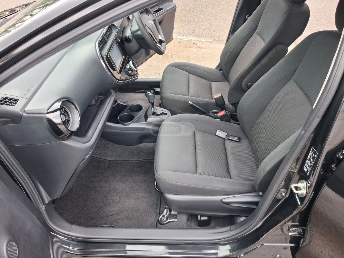 Toyota Aqua - фото 6