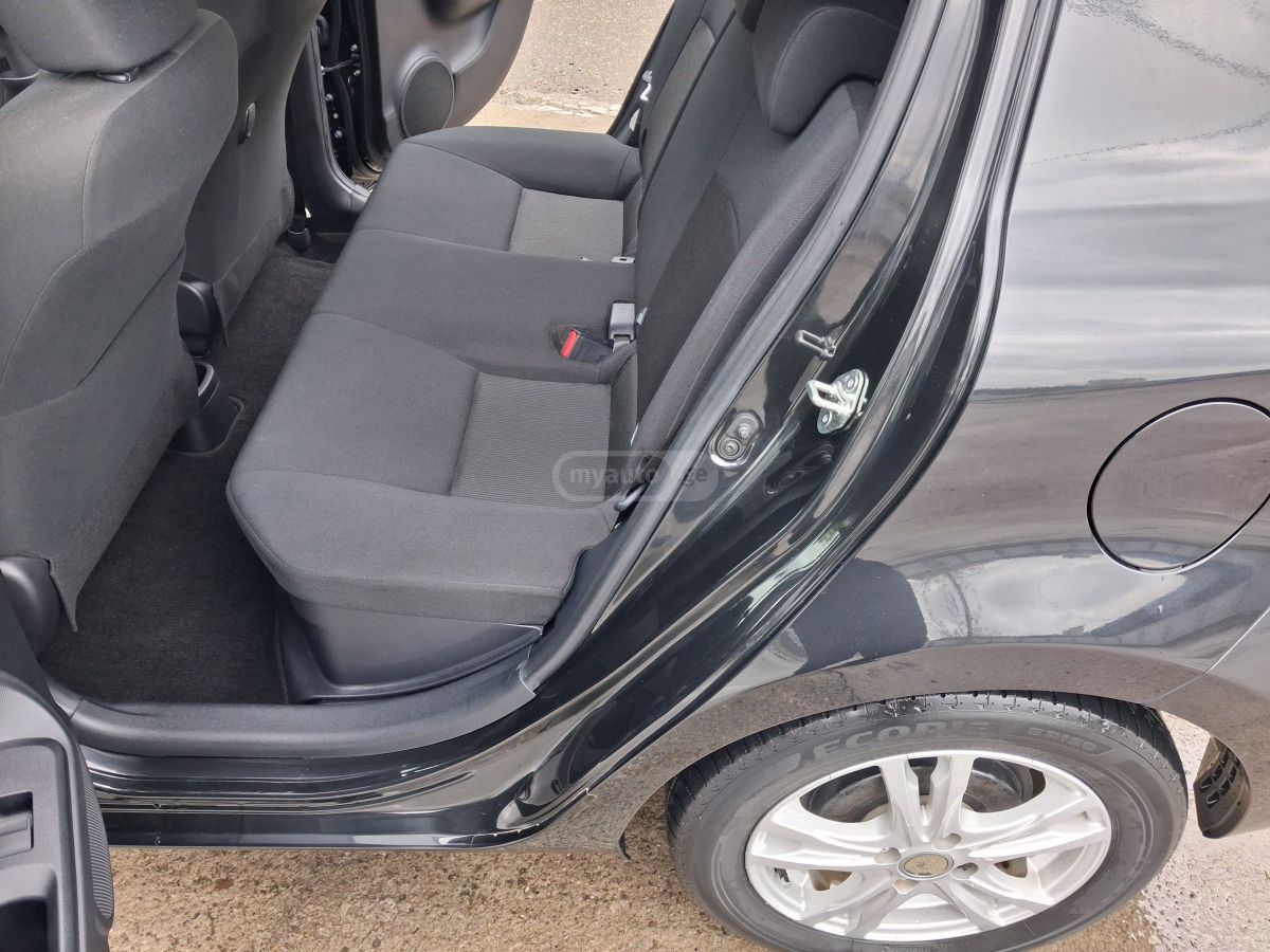 Toyota Aqua - фото 7