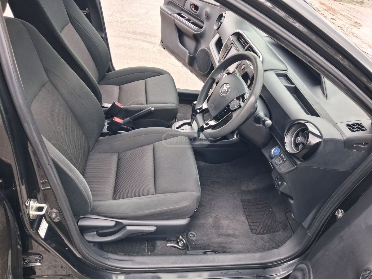 Toyota Aqua - фото 8