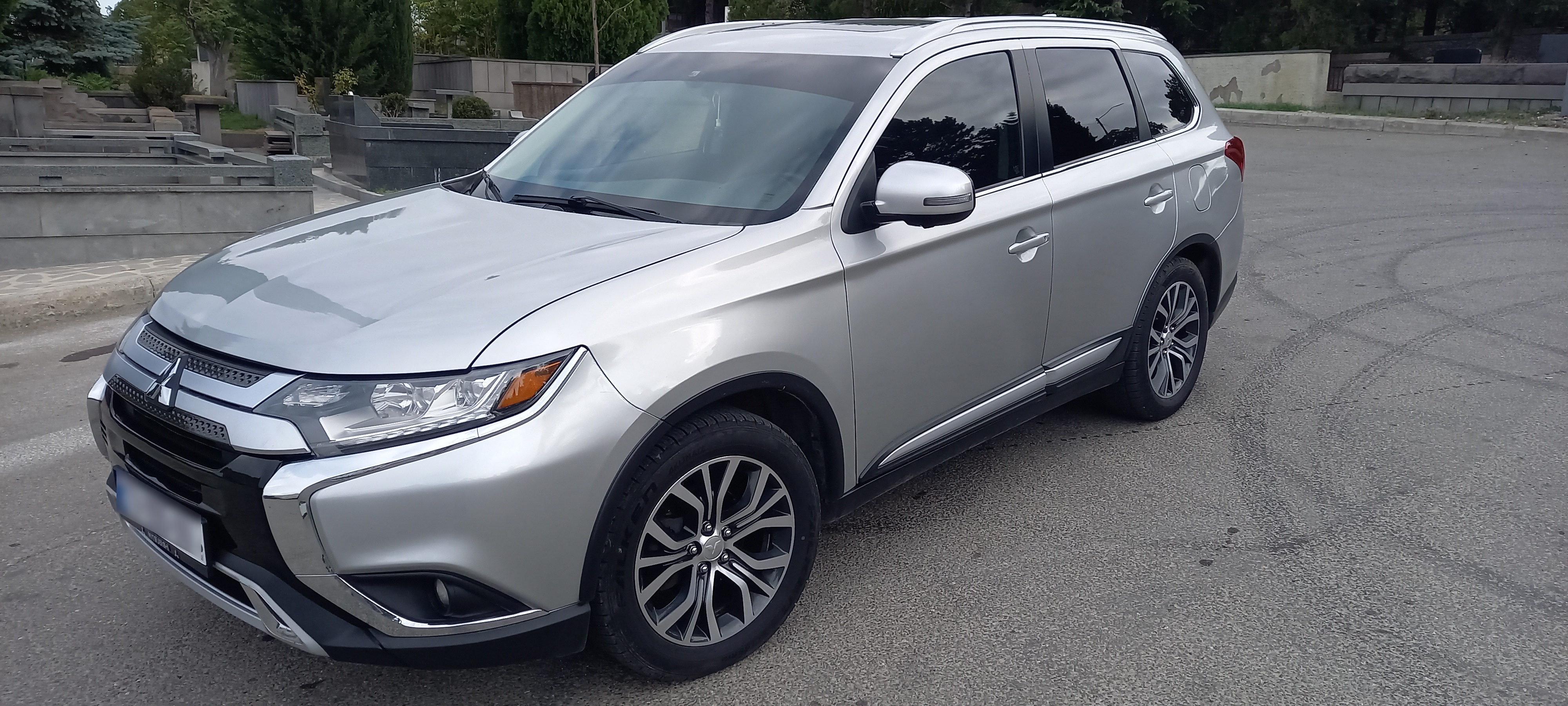 Mitsubishi Outlander - фото 1