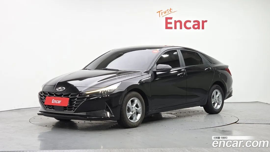 Hyundai Elantra - фото 1