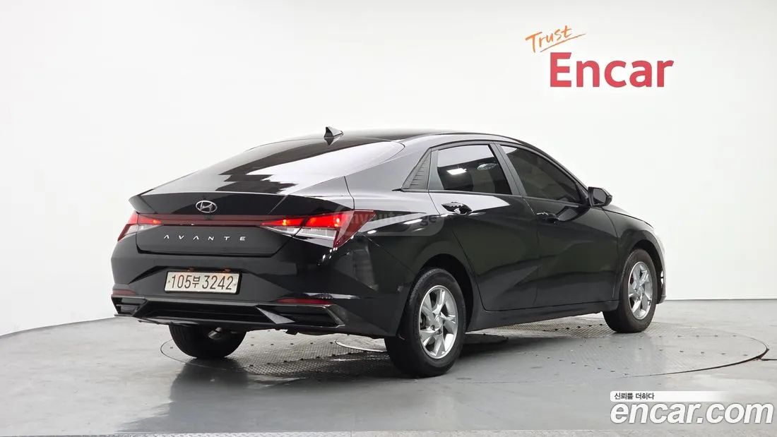 Hyundai Elantra - фото 2