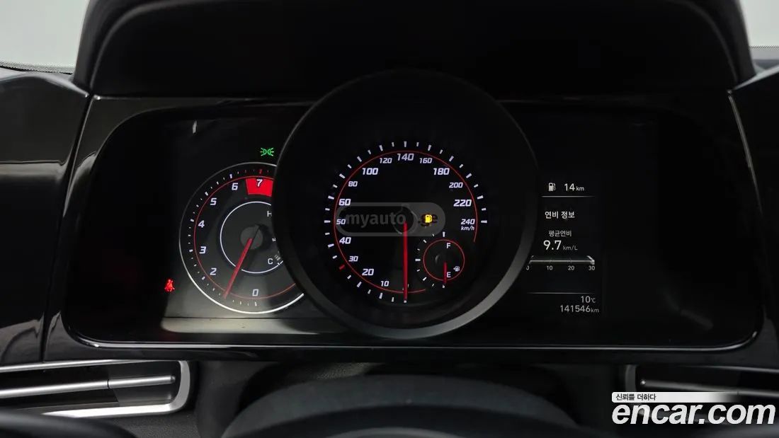 Hyundai Elantra - фото 8