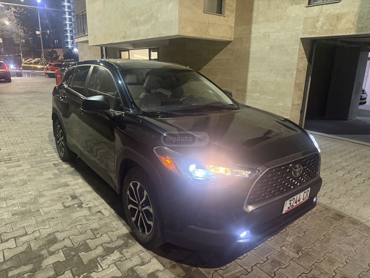 Toyota Corolla cross - фото 1