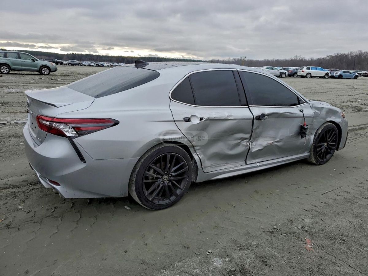 Toyota Camry - фото 3