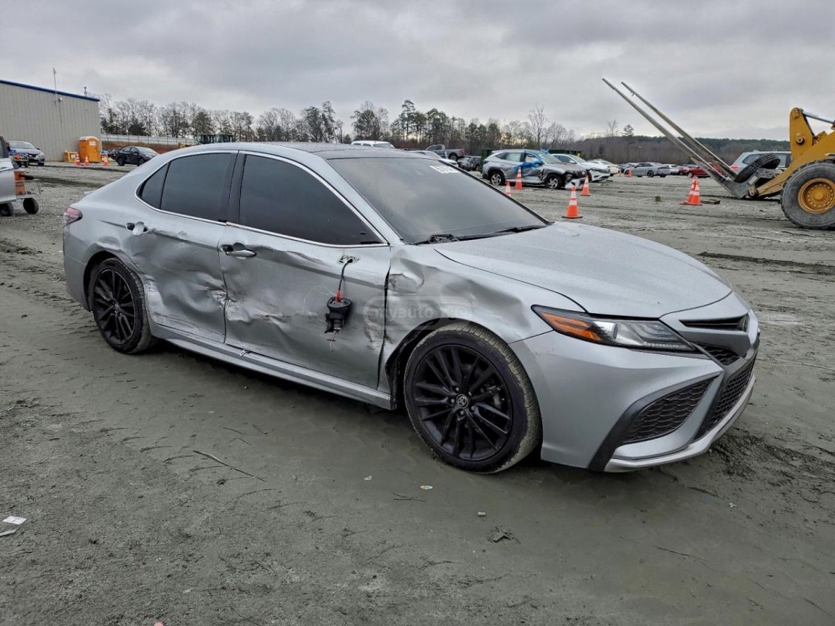 Toyota Camry - фото 4