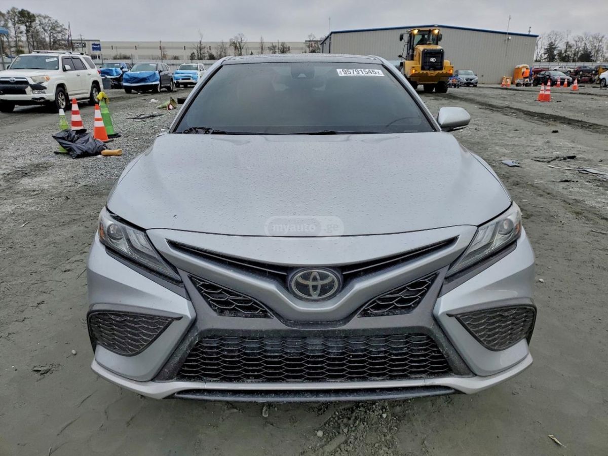 Toyota Camry - фото 5