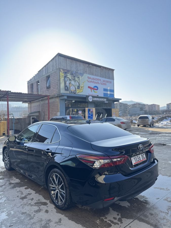 Toyota XLE 4dr All-Wheel Drive Sedan — миниатюра 2