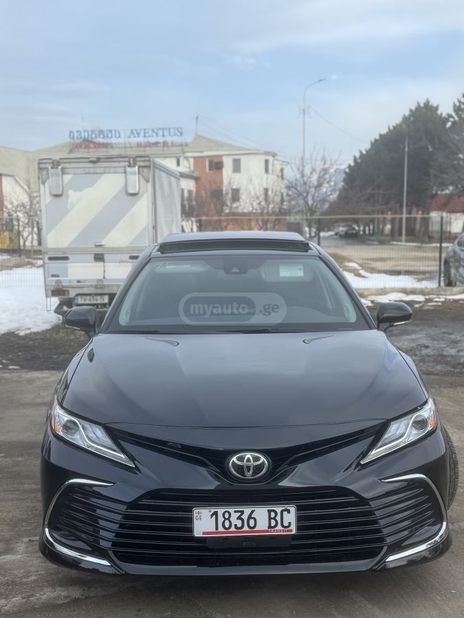 Toyota XLE 4dr All-Wheel Drive Sedan — миниатюра 8