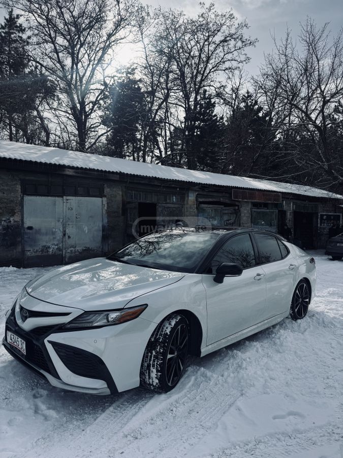 Toyota Camry - фото 1