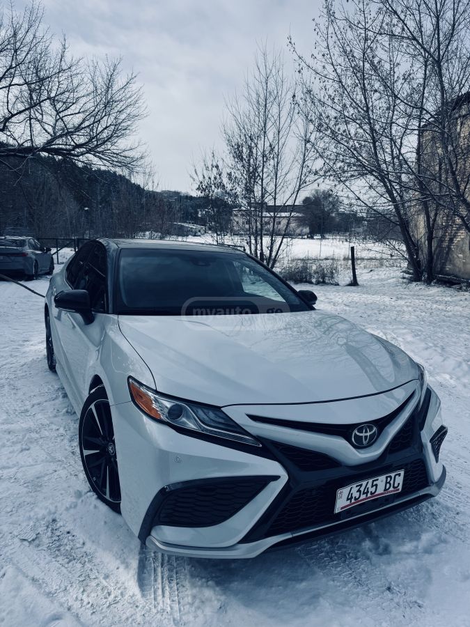 Toyota Camry - фото 2