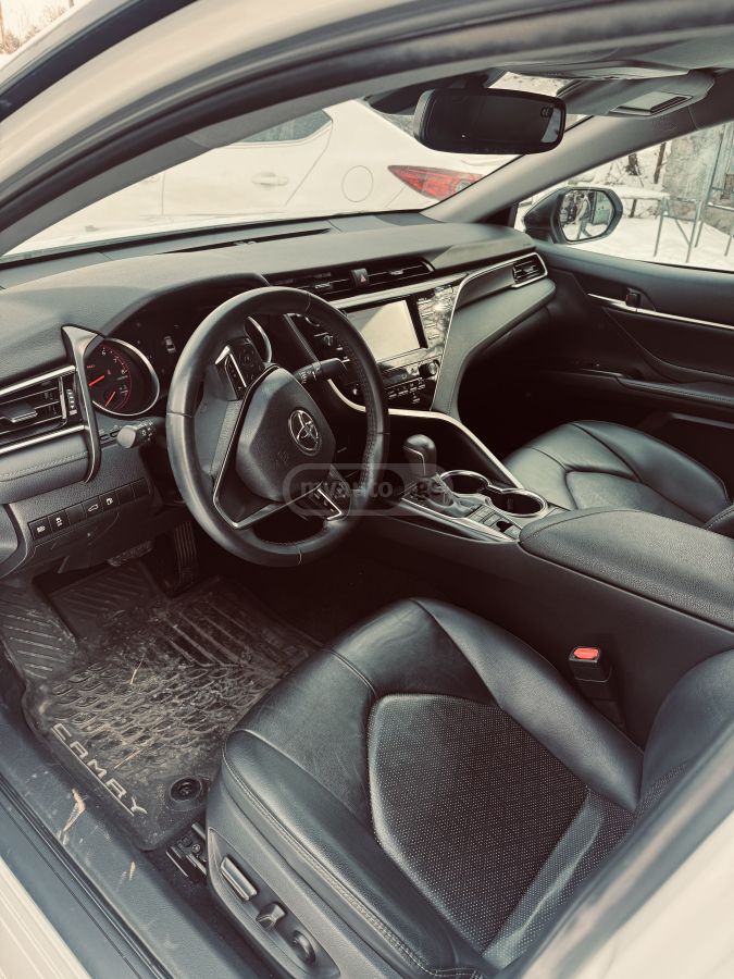 Toyota Camry - фото 3